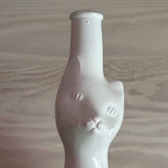 Black‎ and White Cat-Shaped Rheinhessen Bottles - Picture 7 of 8